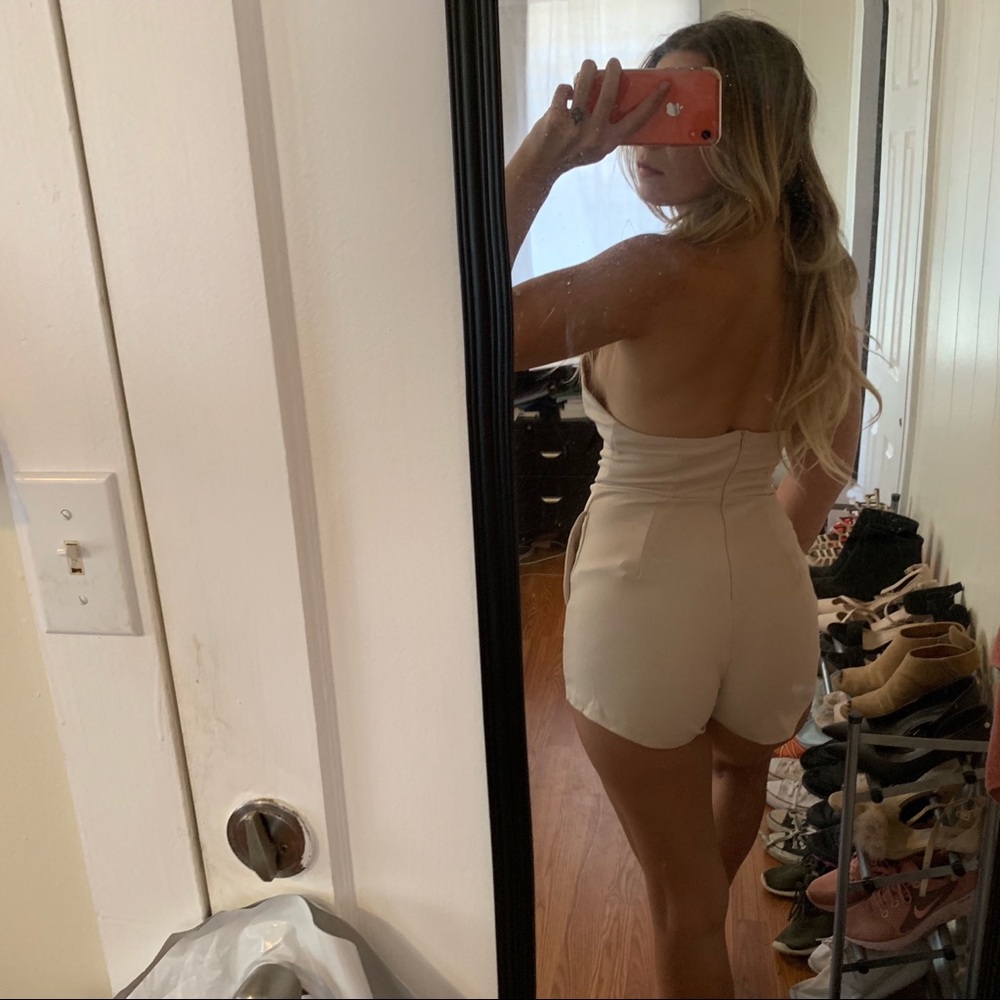 Deep-plunging romper